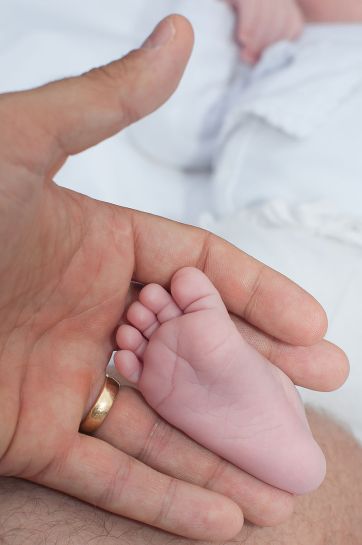 24062012-Son_pied_entre_mes_doigts_(7438753628)